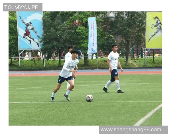 绿茵场上那些充满激情与创意的足球球星庆祝动作盘点